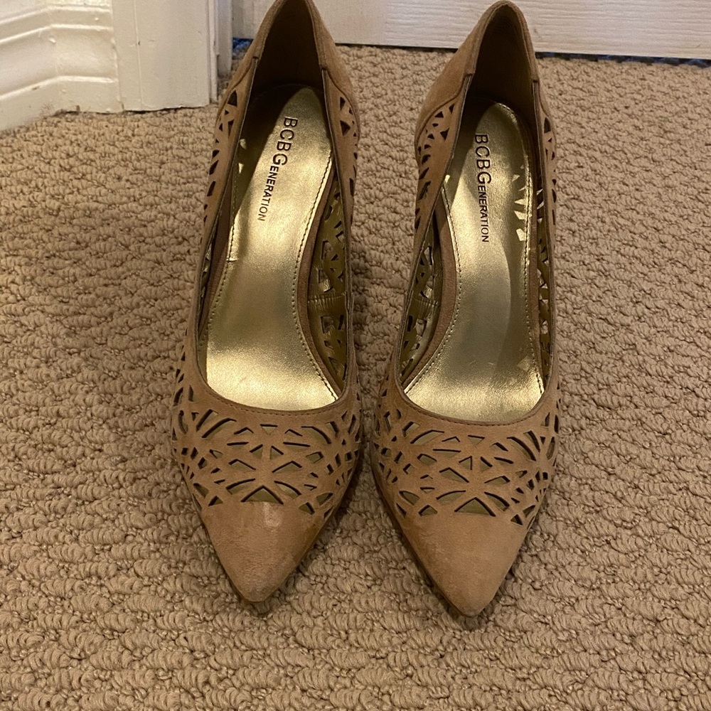 Nude pointed toe heels